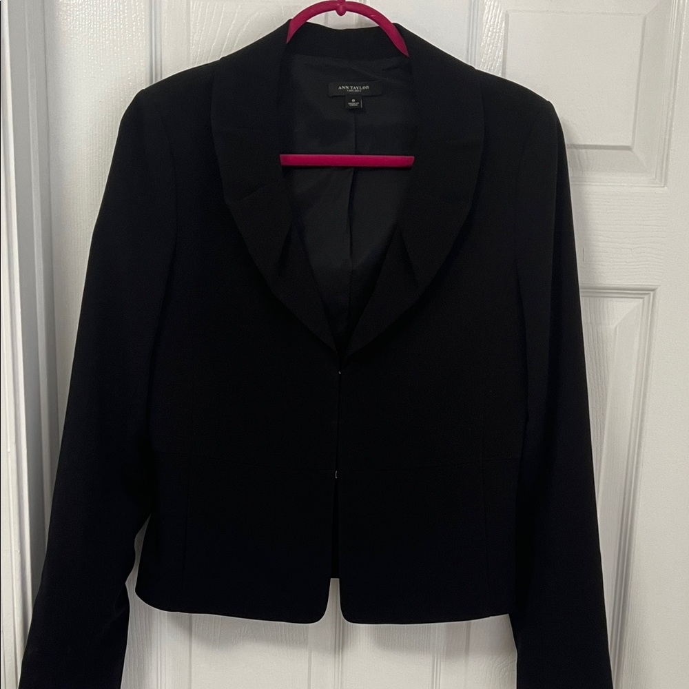 Ann Taylor Classic Ruffled Lapel Fully Lined Black Blazer - size 8